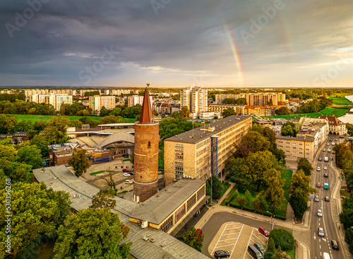 Wieża Piastowska i Urząd Wojewódzki w Opolu z drona