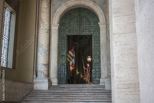 Gwardia Szwajcarska na posterunku w Watykanie
