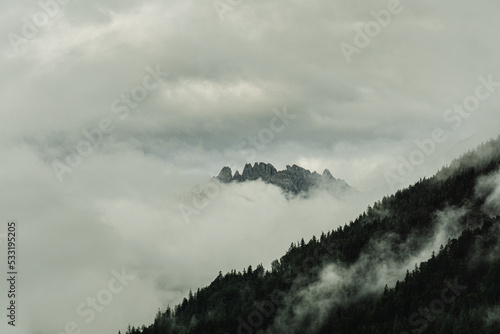 Alpy w mgle