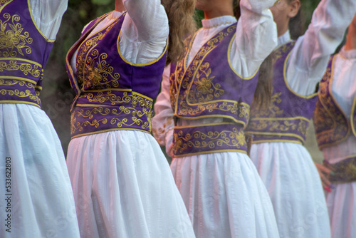 Danse costumée traditionnelle d'Albanie