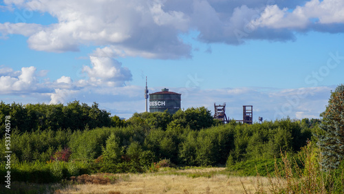 Skyline in Dortmund-Hörde. Florianturm, Hoesch-Gasometer und der Hochofen auf Phoenix-West.