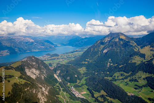 Survole du Lac de Thoune en Suisse en petit avion
