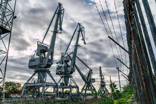 dismantling an old port crane 