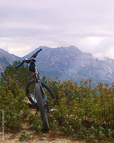 rower mtb góry niebo chmury kolarstwo
