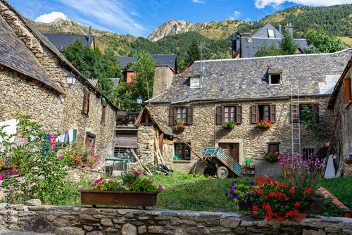 Sommerurlaub in den spanischen Pyrenäen: Schönes historisches altes Dorf Bagergue, Provinz Lleida