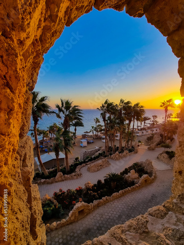 Sonnenaufgang in Hurghada Ägypten über dem roten Meer