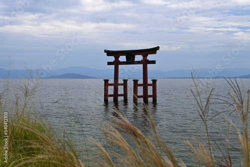初秋の午後の琵琶湖に建つ白鬚神社 大鳥居