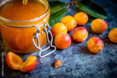 Bocal de confiture de mirabelles