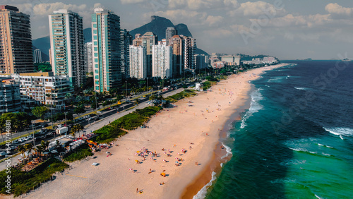 Praia Barra da Tijuca Rio de Janeiro Brasil Ondas Areia Mar Oceano Paisagem Urbana Natureza Tropical Litoral Férias Viagem Turismo Turista Sol Verão Futebol Copa do Mundo