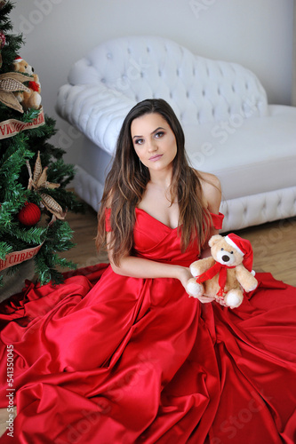 mulher linda de vestido vermelho natal