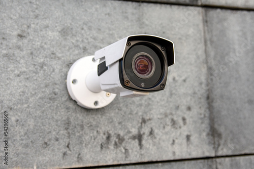 Kamera w obudowie tubowej. Kamera IP. Monitoring. System telewizji przemysłowej CCTV.