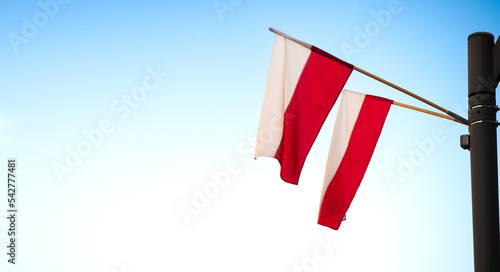 Polska flaga na maszcie, biało-czerwona flaga, Polska, 11 listopada, 3 maja, święto narodowe 