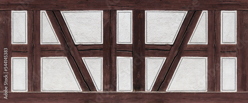 Fachwerk Detail - braune Holzbalken und weiß verputzte Zwischenräume mit aufgemalten grauen Dekorstreifen