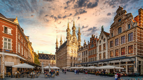 Leuven (Löwen) Belgien Rathaus und Oude Markt