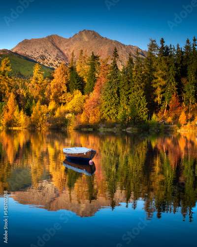 Strbske Pleso, High Tatras, Slovakia. Season - autumn. Sunset colors of autumn. Szczyrbskie Jezioro, Tatry Wysokie, Słowacja. Pora roku - jesień 