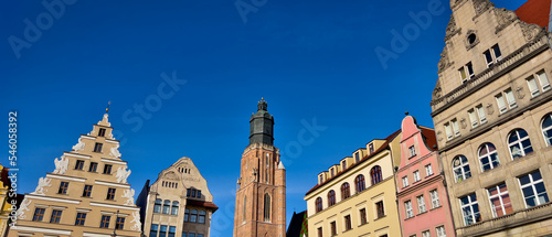 71 / 5 000 Wyniki tłumaczeniaPanorama of historic buildings in the center of the old town. Wroclaw, Poland