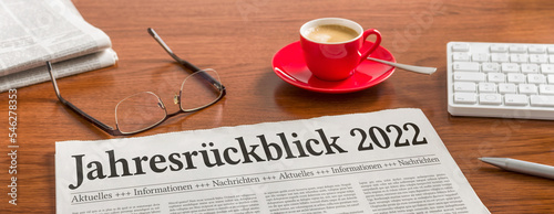  Zeitung auf Schreibtisch - Jahresrückblick 2022