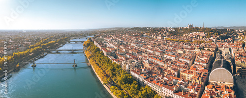 Lyon depuis le Rhône