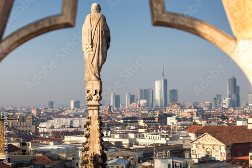 Milano. Madonnina del Duomo verso City Life