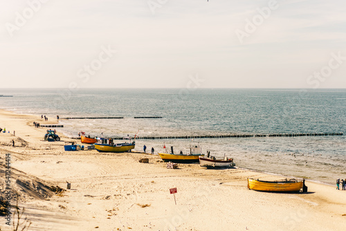Kutry rybackie na plaży w Rewalu w województwie Zachodniopomorskim.