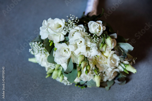 bukiet ślubny z białych kwiatów, wedding bouquet