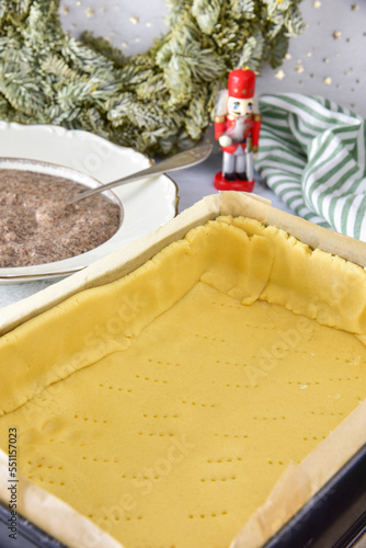 Makowiec świąteczny - kruche ciasto w formie i masa makowa