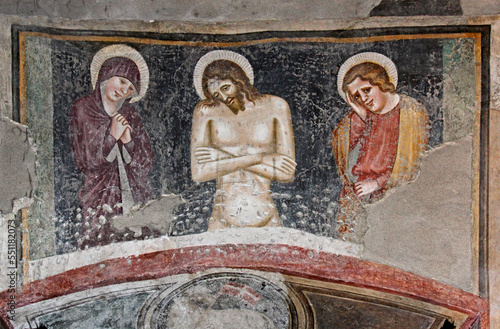 Cristo sofferente tra Maria e San Giovanni Apostolo; affresco nella cappella di San Giovanni della Chiesa dei Domenicani a Bolzano