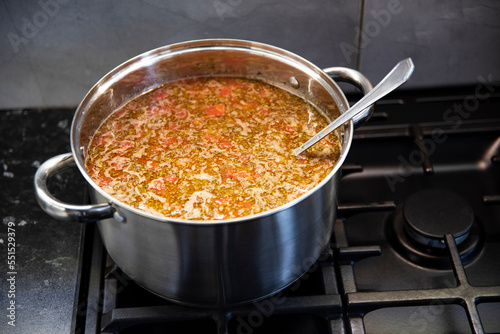 Zupa toskańska pomidorowa na kuchence gazowej