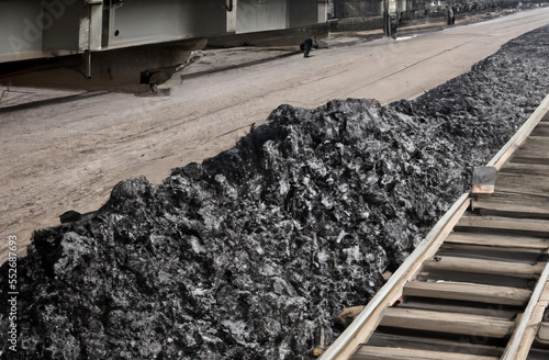 Wydobycie węgla w kopalni.