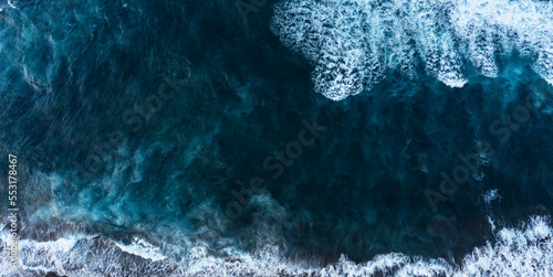 Drohnenaufnahme,Meeresbrandung am Strand von Praia de Santa Barbara,Ribeira Grande,Insel Sao Miguel, Azoren, Portugal,