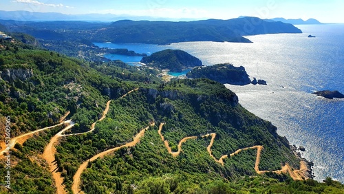 Aussicht von Berg auf die Küste von Korfu, Griechenland 