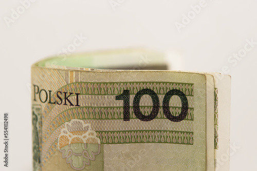 Polskie pieniądze, banknoty sto złotych.
