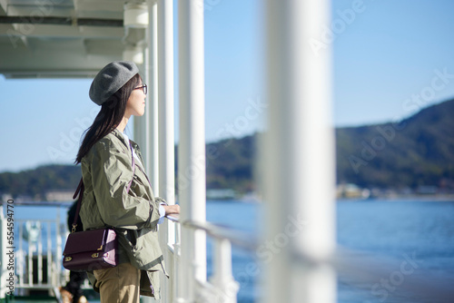 一人旅を楽しむ日本人の女性