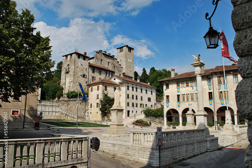 Piazza Maggiore nel centro storico di Feltre in provincia di Belluno, Veneto, Italia.