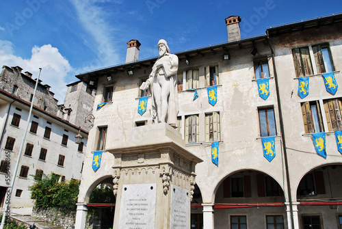 Piazza Maggiore nel centro storico di Feltre in provincia di Belluno, Veneto, Italia.