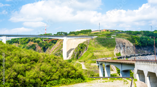 阿蘇長陽大橋から観える新阿蘇大橋周辺風景 Scenery around Shin-Aso Bridge seen from Aso Choyo Bridge (観光名所・穴場観光) 日本(春・新緑) Japan (Spring/Fresh green) 九州・熊本県南阿蘇村 Minamiaso Village, Kumamoto Prefecture, Kyushu