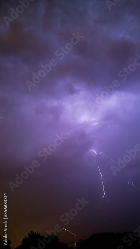 Tormenta eléctrica, rayos, ciudad de Santa Rosa La Pampa Argentina