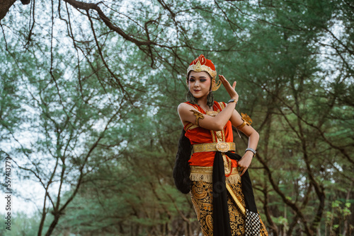 portrait young women presenting traditional Javanese dance movements