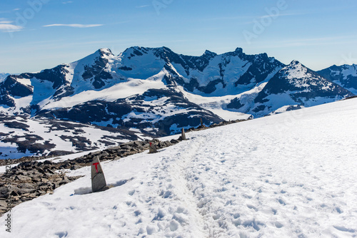 Blick vom Fanaråken auf das Hurrunganegebirge in Norwegen