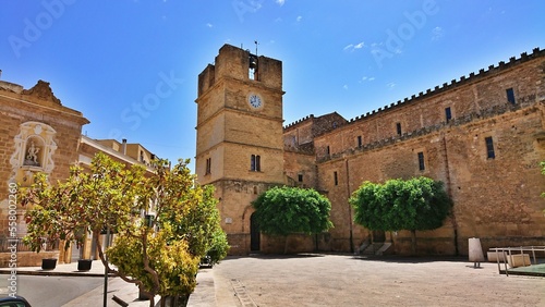 Dôme et clocher, Castelvetrano, province de Trapani, Sicile, Italie. 