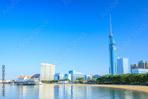 秋の福岡市の街並み 百道浜 福岡県福岡市 Fukuoka city streets in autumn. Momochi Beach. Fukuoka Prefecture, Fukuoka City.