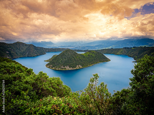 Lago Cuicocha en la provincia de Imbabura, Ecuador