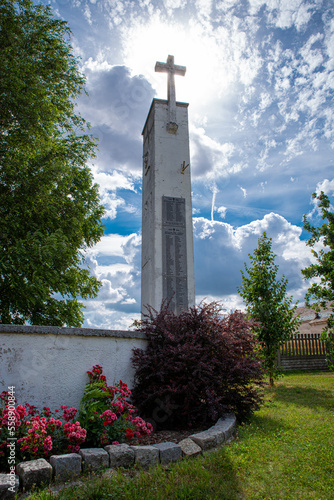 pomnik ku czci poległych w wojnach światowych w Złotnikach, województwo opolskie