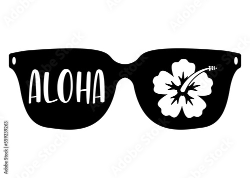 Logo destino de vacaciones. Silueta aislada de gafas de sol con palabra hawaiana Aloha en texto manuscrito y flor de hibisco en espacio negativo