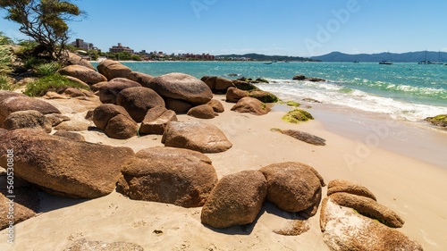 onda e areia da praia de jurere florianópolis santa catarina brasil jurerê internacional