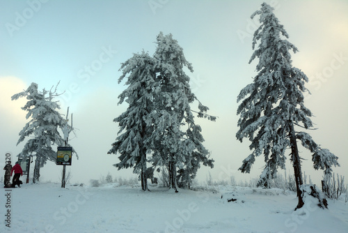 Śnieżna zima w górach