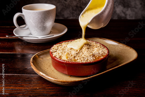 Crumble with custard