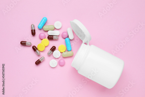 Bottle and antidepressant pills on pink background, flat lay