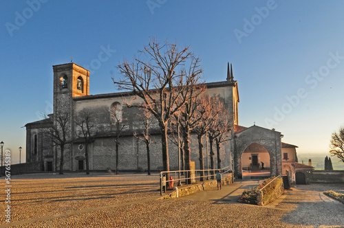 Franciacorta, Chiesa e convento della Santissima Annunciata al Montorfano di Rovato al tramonto (Brescia) 