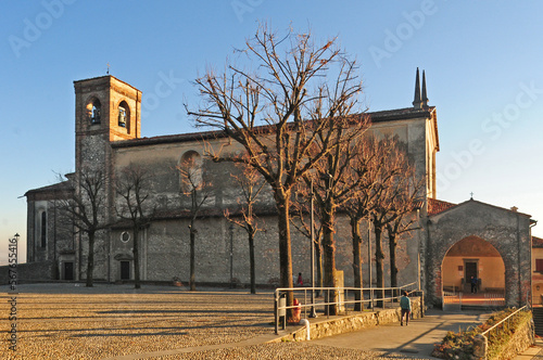 Franciacorta, Chiesa e convento della Santissima Annunciata al Montorfano di Rovato al tramonto (Brescia) 